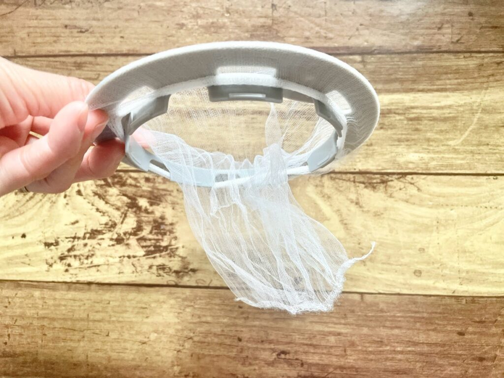 セリアの排水口リングに排水口ネットをセット